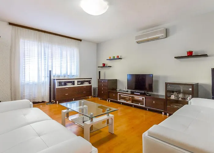 In Near & Pool 펜션