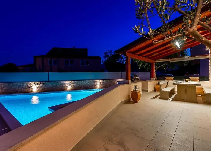 펜션 In Near & Pool 풀라