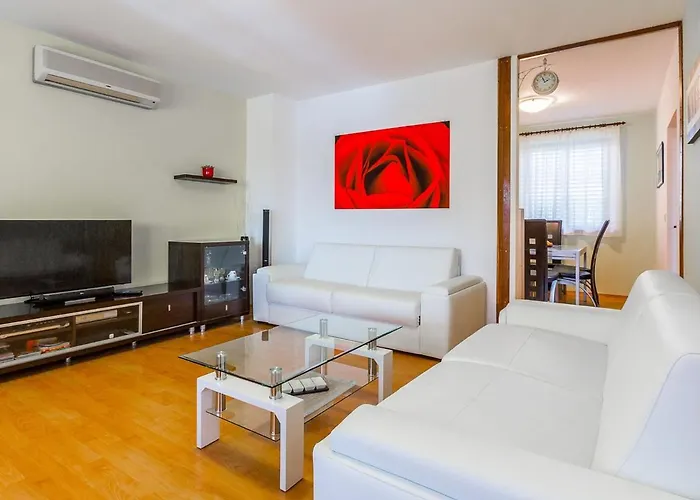 In Near & Pool 펜션 풀라