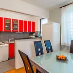 بيت للعطل In Near & Pool بولا