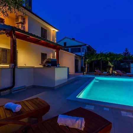 Holiday home Spacious In With Pool *