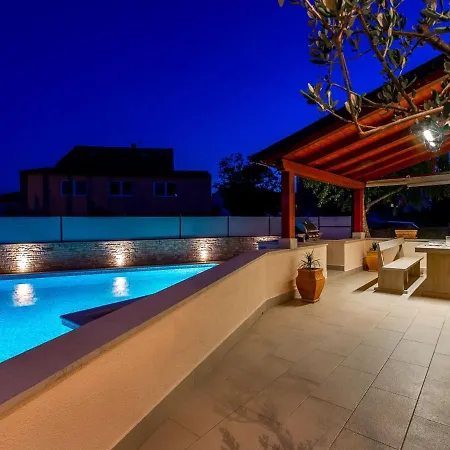 Holiday home Spacious In With Pool Pula