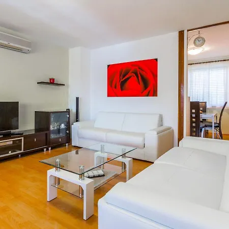 Spacious In With Pool Holiday home Pula