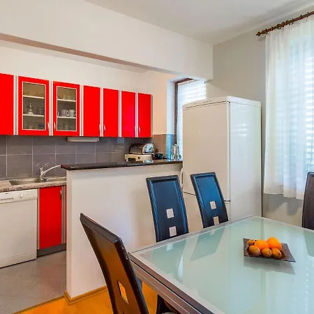 Holiday home Spacious In With Pool Pula