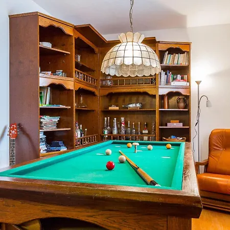 Spacious In With Pool Holiday home *