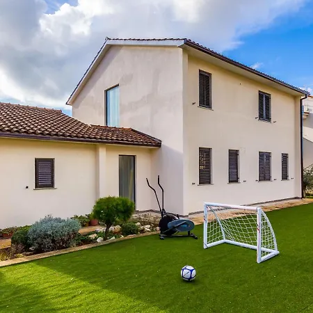 Spacious In With Pool *