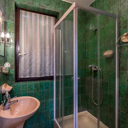Spacious In With Pool * Pula