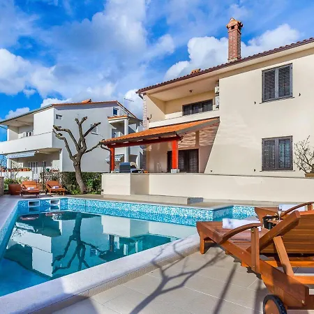 Spacious In With Pool Holiday home Pula